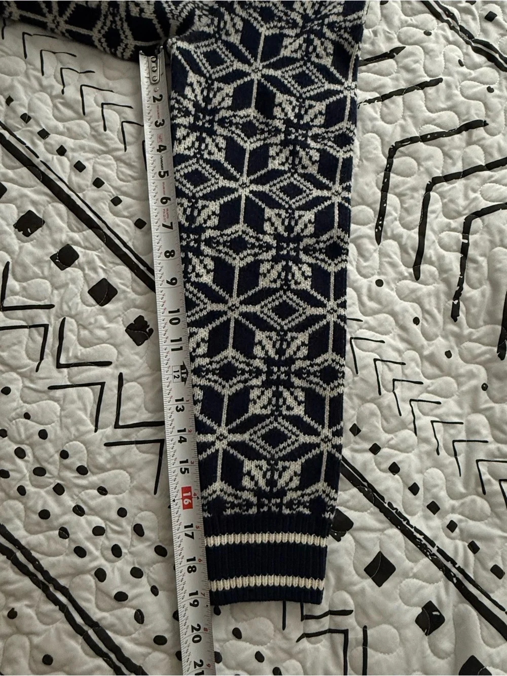 Vineyard Vines bold geometric